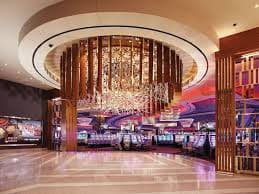 Người chơi xem bàn baccarat live trên điện thoại di động